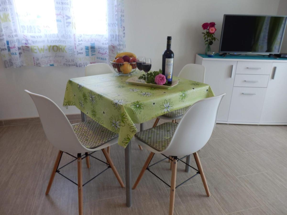 Apartman Laura Tribalj Dış mekan fotoğraf